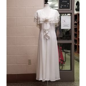 Vintage size 10 wedding dress with lace accents